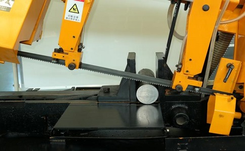 旌阳数控带锯床自动送料精度会出现偏差吗？